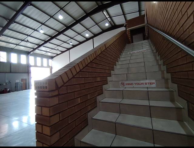 1,078M² WAREHOUSE TO LET IN AIRPORT PARK